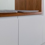 Dieleneinbauschrank mit Spiegel und Eichenholznische